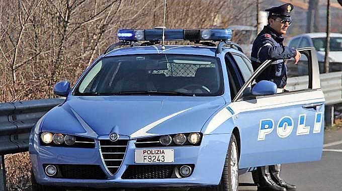 Controlli a tappeto sulle strade, in 16 guidavano usando il cellulare