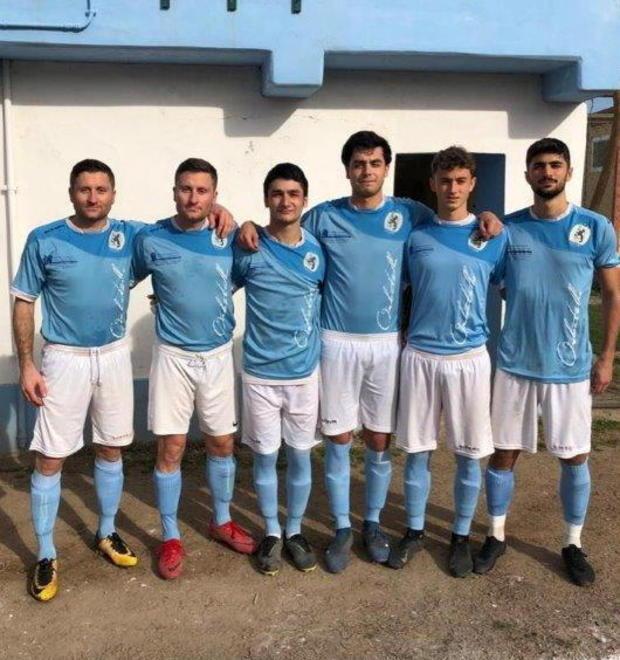 Un Orbetello super mette nel motore tre coppie di fratelli 