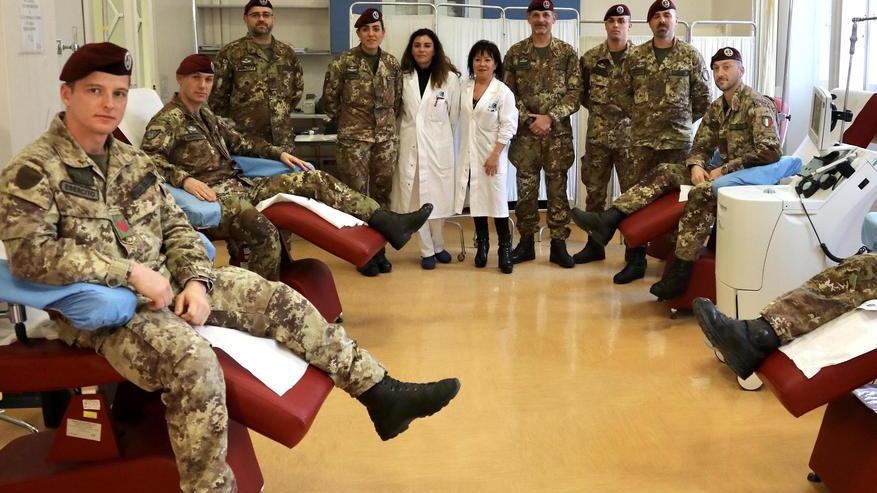 La generosità dei parà: in 35 donano il sangue