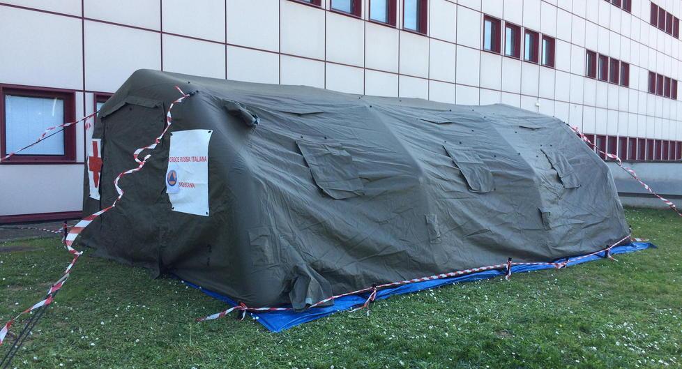 Tenda per il triage specifico a fianco del pronto soccorso 