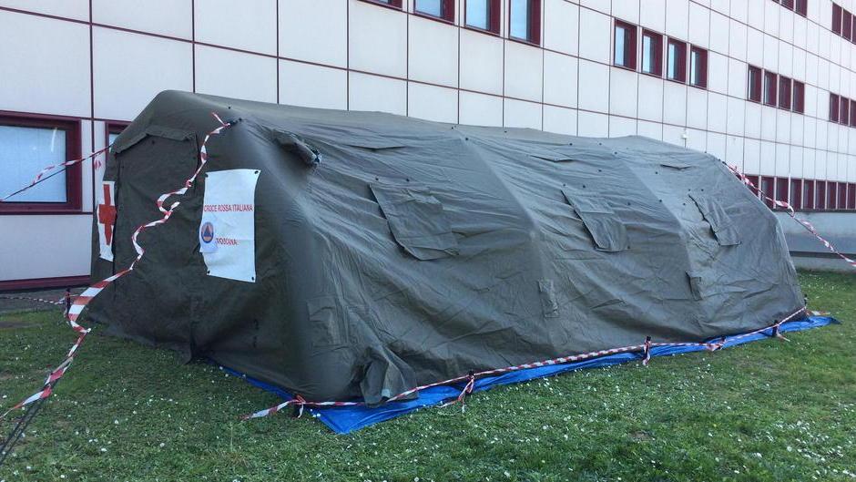 Tenda per il triage specifico a fianco del pronto soccorso