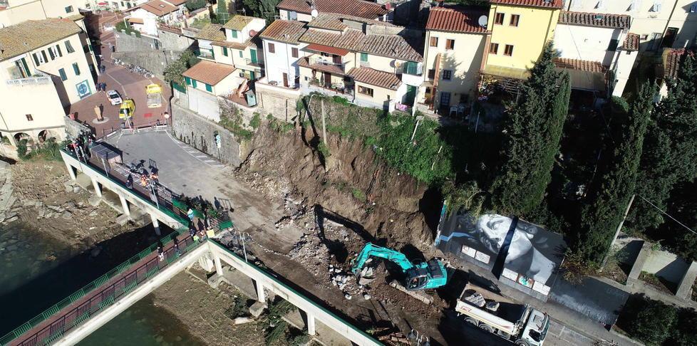 Muro crollato: le sei famiglie rientrano in casa