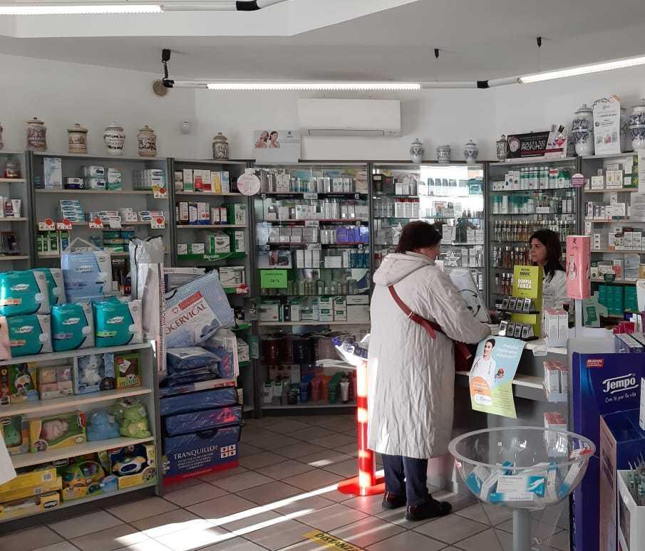 Prima le mascherine, ora la gente compra le tute bianche dei Ris 