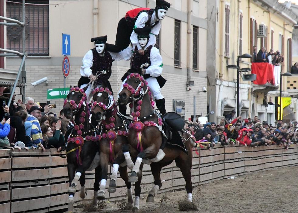 Evoluzioni a basso volume la piramide piazza l’acuto 