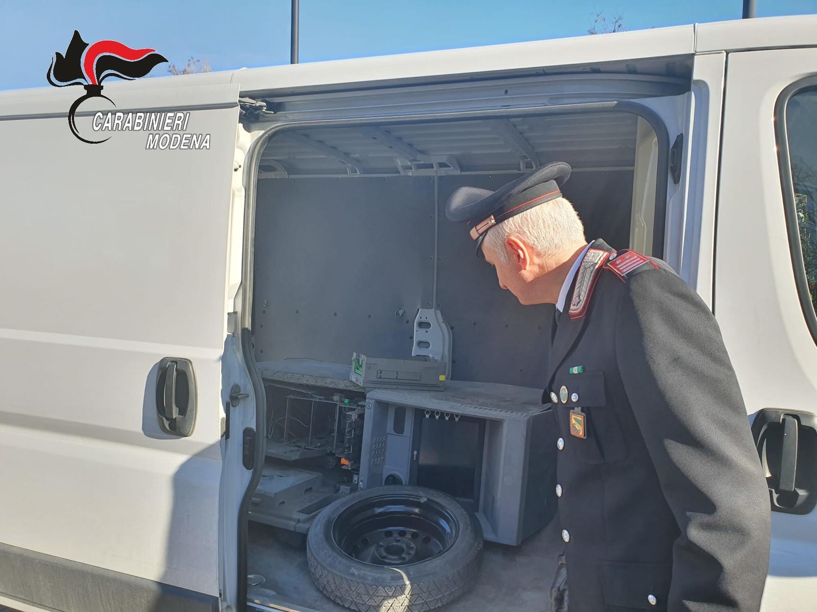 Finale, trovato furgone rubato con dentro uno sportello bancomat 