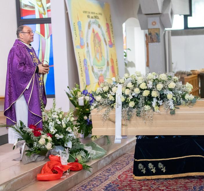 Giro di vite anche sui funerali a Ferrara. Gli avvisi riportati sulle epigrafi 