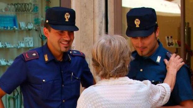 Due tentate truffe a Reggio Emilia, l'appello della Questura: "Non aprite la porta a estranei"