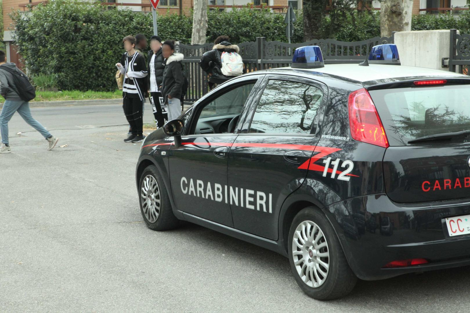 I carabinieri di via Adua durante un  intervento