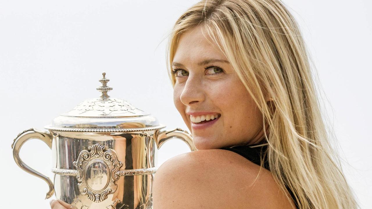 Sharapova, il glamour in una racchetta: il tennis dice addio alla regina di ghiaccio