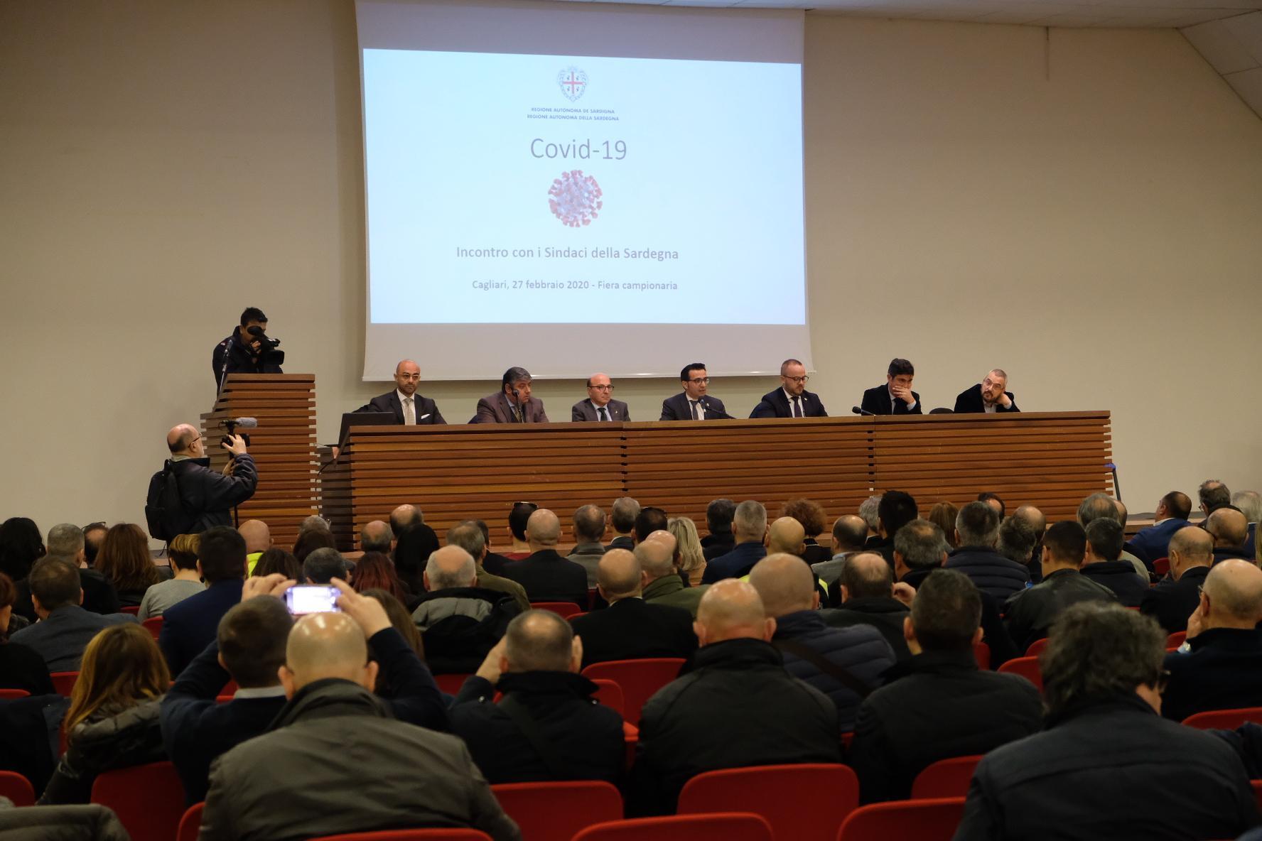 La riunione dei sindaci sardi per l'emergenza Coronavirus (foto Mario Rosas)