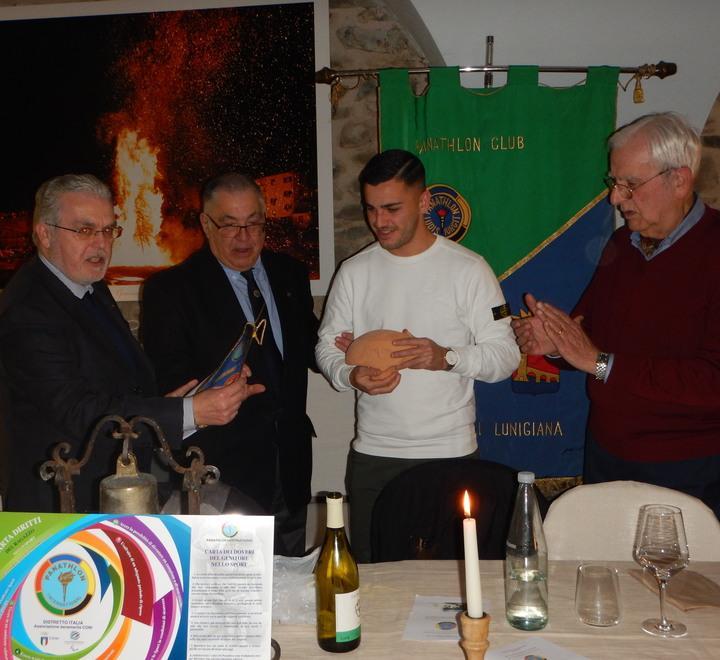Premio a Bresciani calciatore di Filattiera in forza alla Reggina 