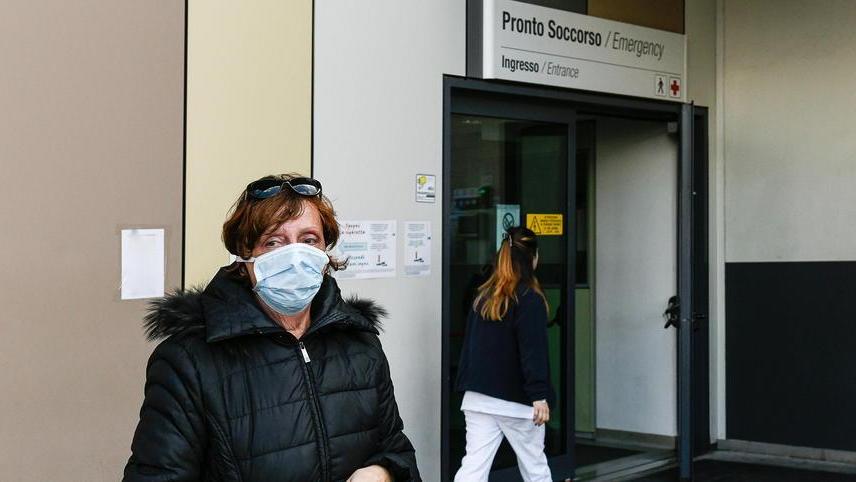 Quarantatré casi sotto osservazione tra familiari e colleghi del tecnico
