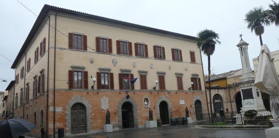 Lo storico usciere va in pensione Il Comune assume 