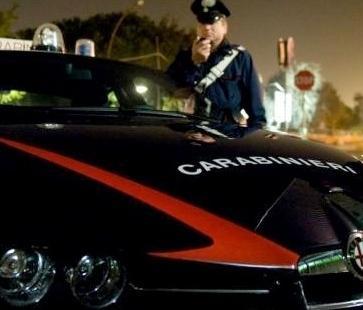 Picchia la moglie davanti ai figli: arrestato 