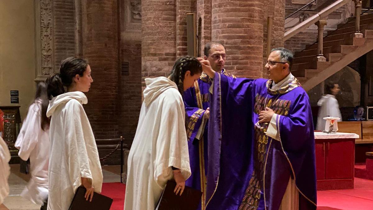 Modena. Il vescovo: «Sì alle messe ma saltarle non è peccato» Segno della pace sospeso