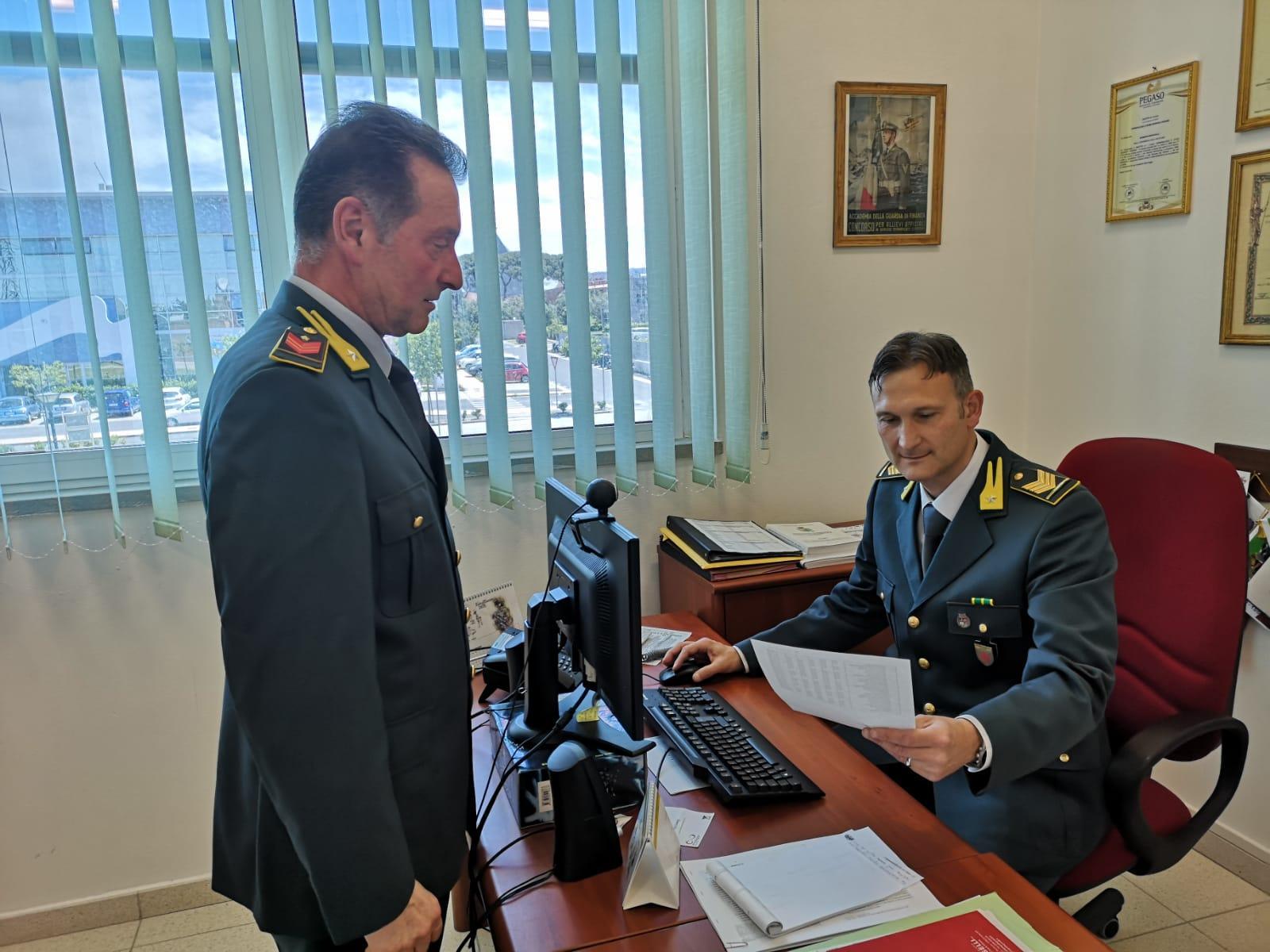 Militari della tenenza della guardia di finanza di Cecina (foto d'archivio)