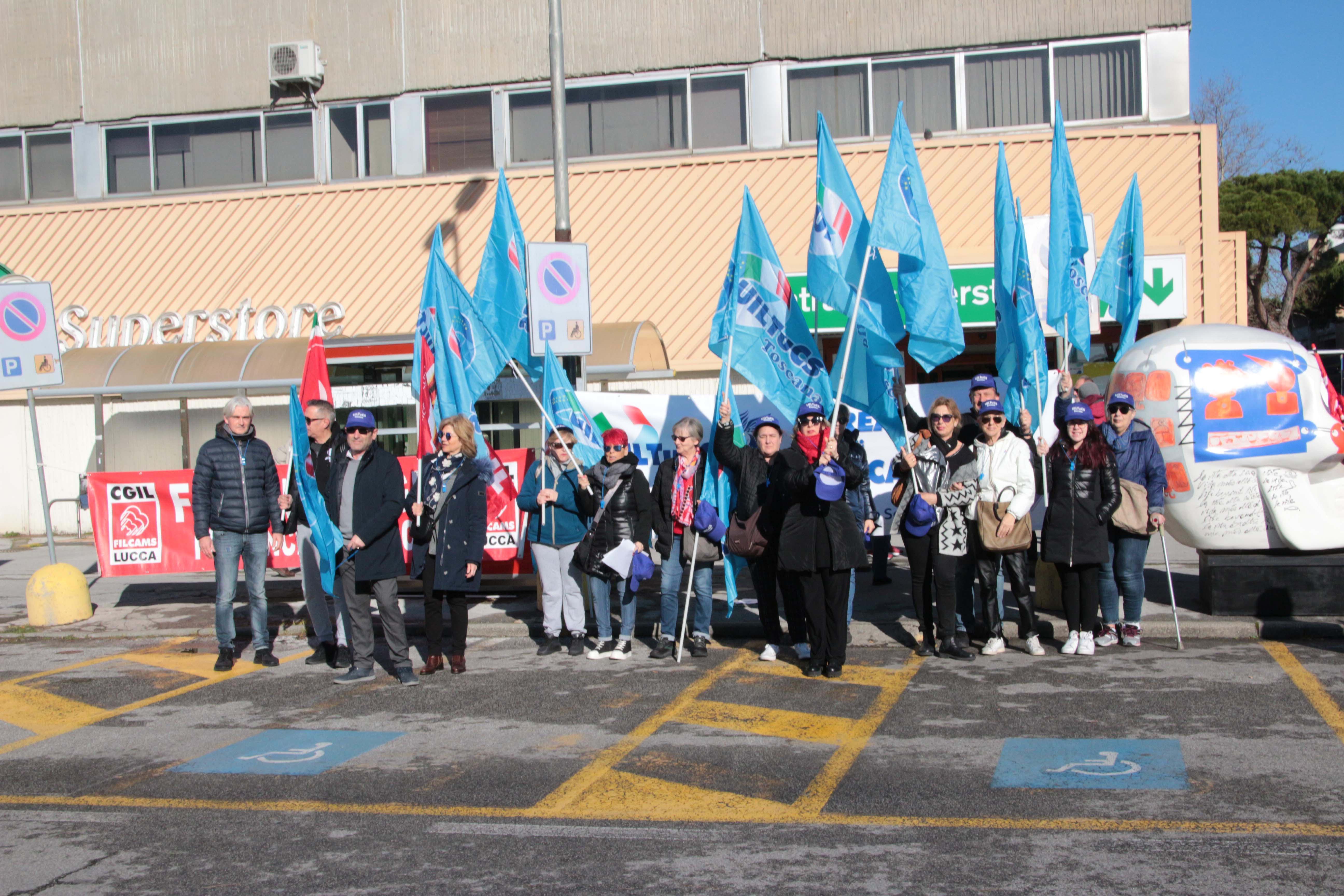 Pam, presidio dei lavoratori alla vigilia della chiusura 