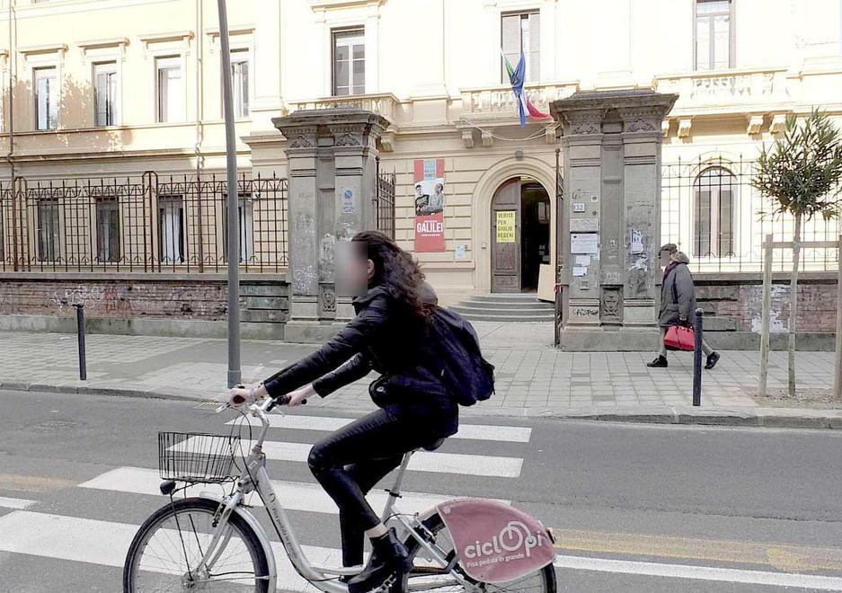 L’ingresso del liceo classico Galilei in via Benedetto Croce a Pisa