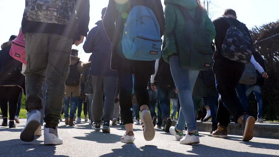 Bullismo in cattedera, l'ex studentessa: "Arroganti e classisti, così ci intimidivano"