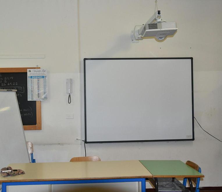 Installata dopo sei mesi la lavagna elettronica a scuola 