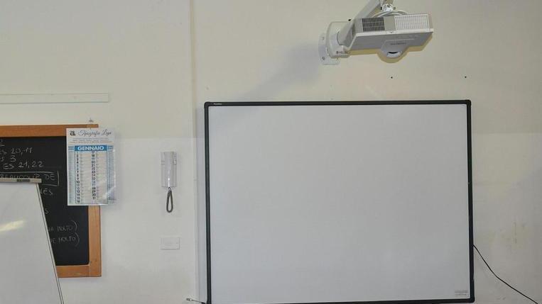 Installata dopo sei mesi la lavagna elettronica a scuola