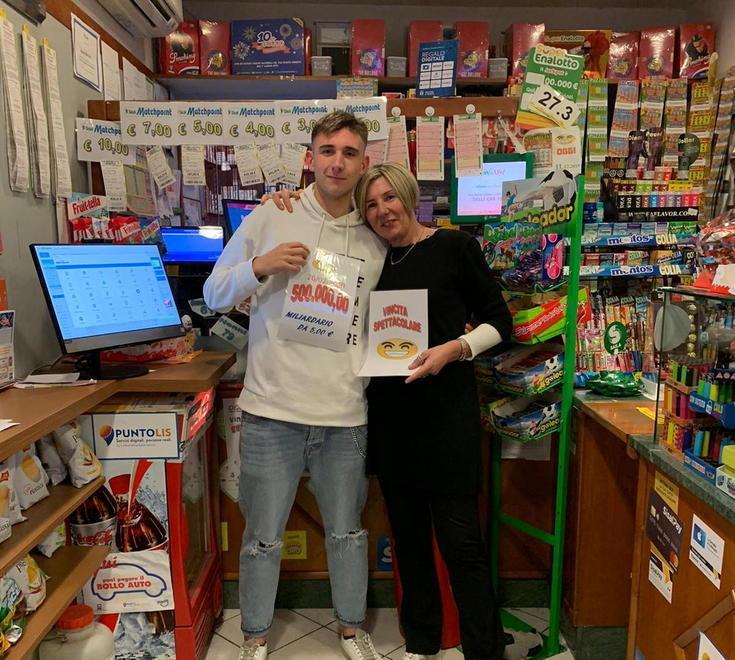 La titolare con il figlio Lorenzo