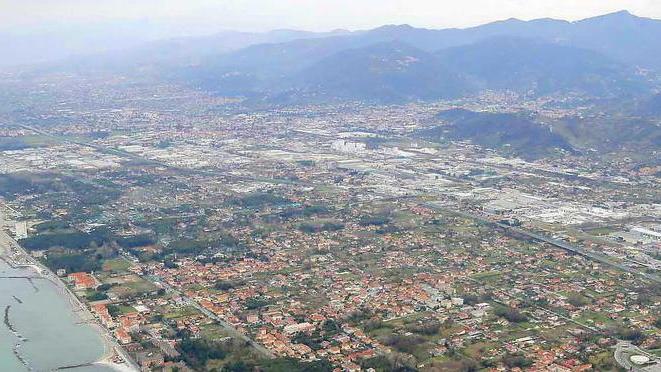 Ristorazione -70% e camere di hotel vuote, aziende apuane in crash e stipendi a rischio