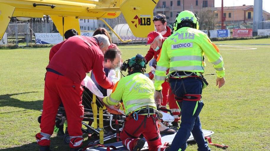 Fuga di gas nel condominio: una coppia resta intossicata