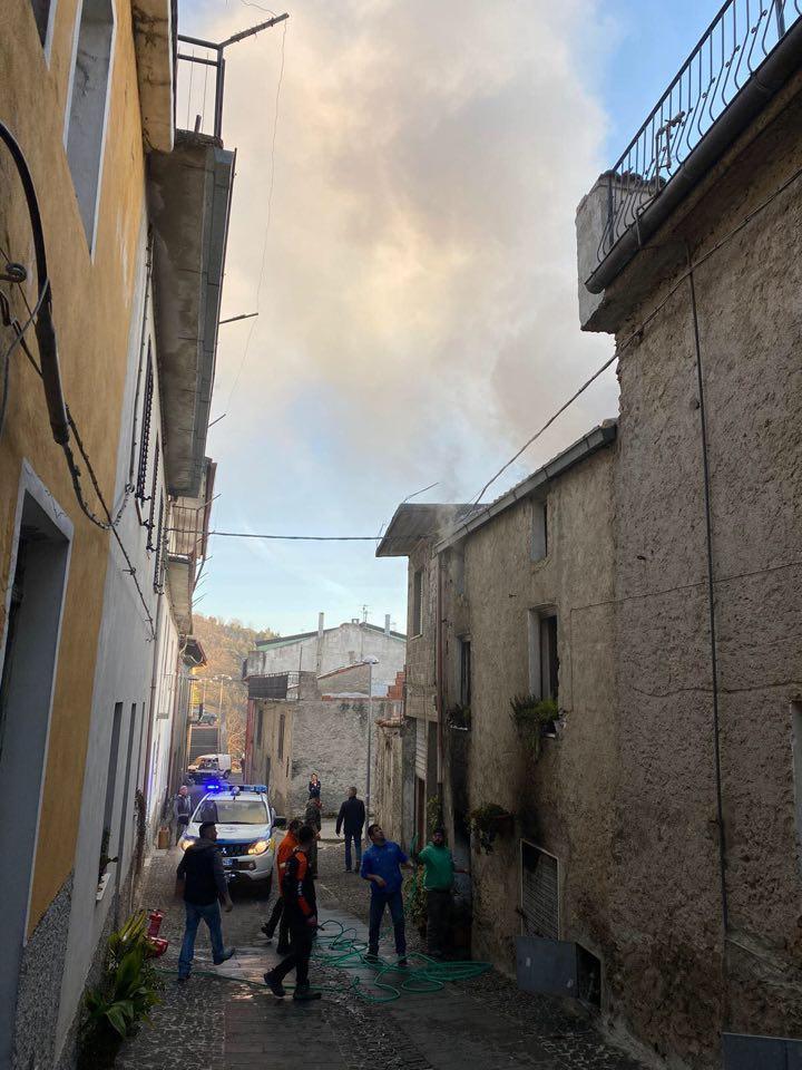 Incendio a Esterzili, casa resa inagibile