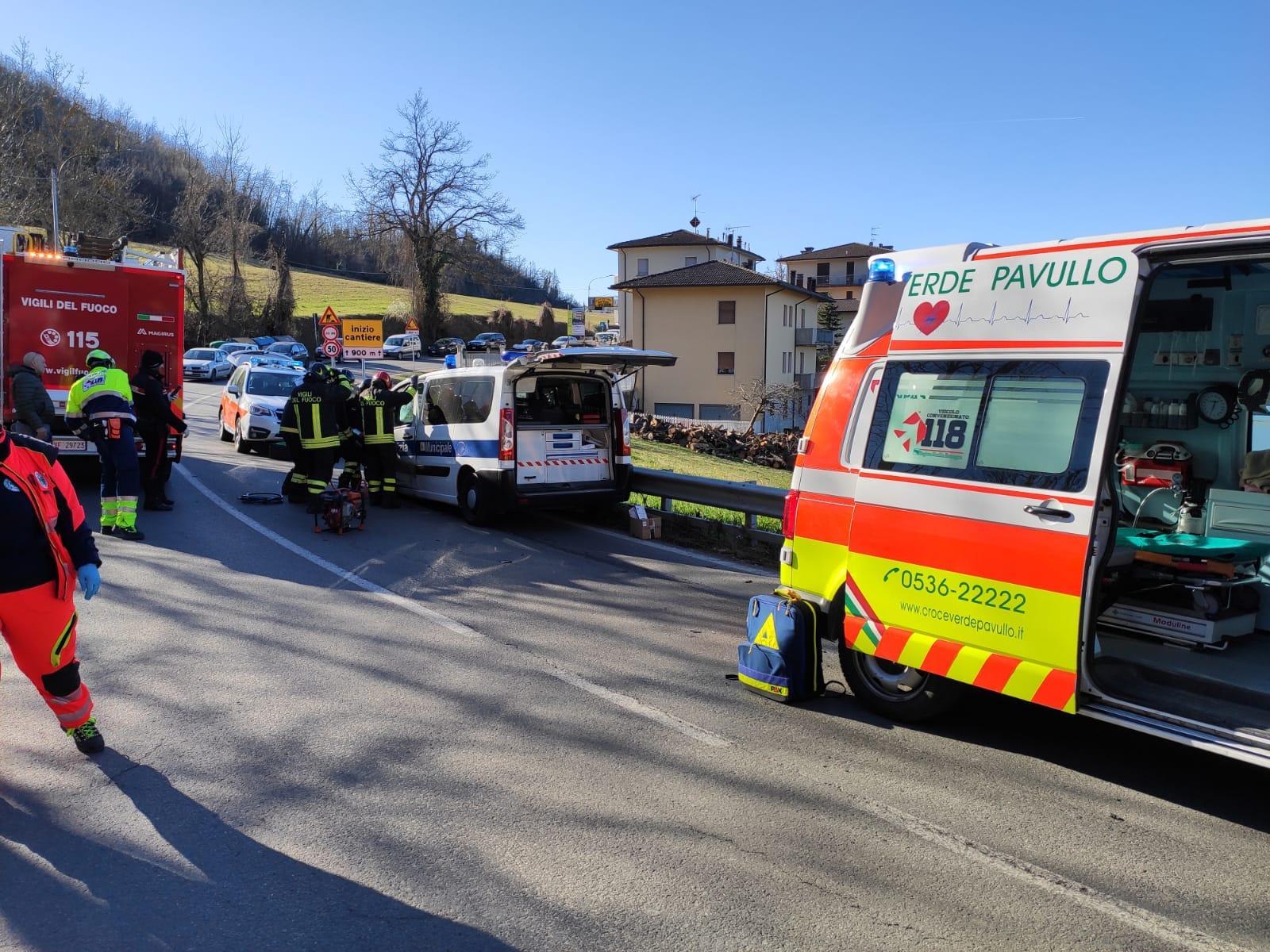 Pavullo. Vigile urbano ferito contro un mezzo funebre 