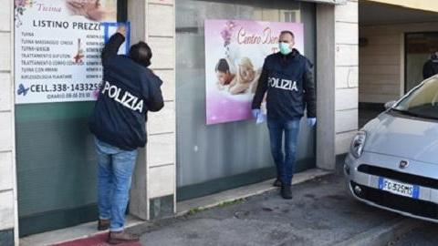 Arrestata la titolare del centro massaggi di via Nicola Pisano con l’accusa di sfruttamento della prostituzione