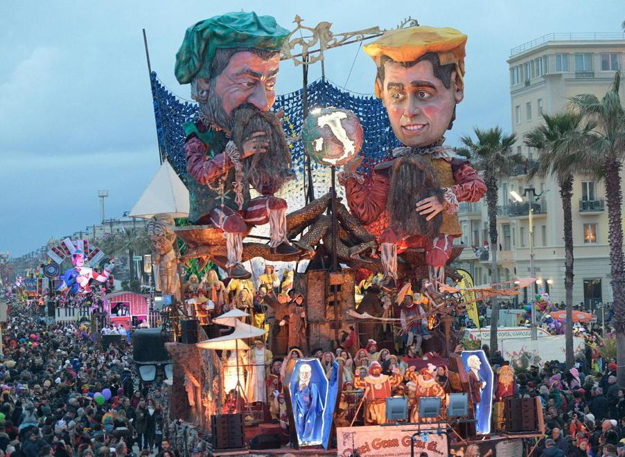 I poster dei carri tornano lunedì con Borri e Croci