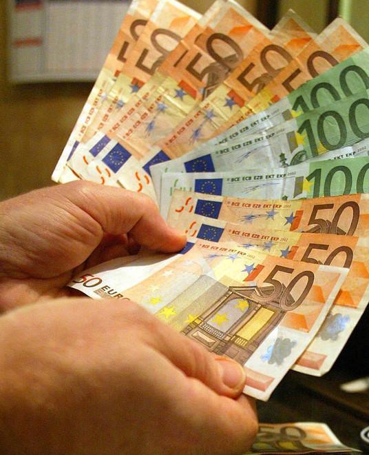 Falso consulente “spilla” 105mila euro a una pensionata 