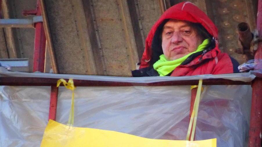 Protesta dall’ impalcatura «Vittima di una ingiustizia»