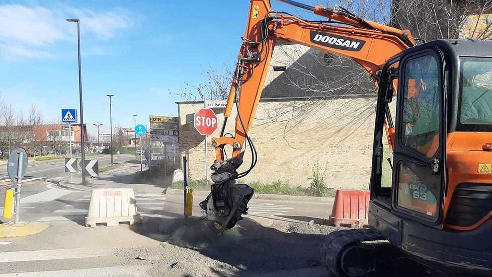 Lavori alle condotte idriche, case senza acqua