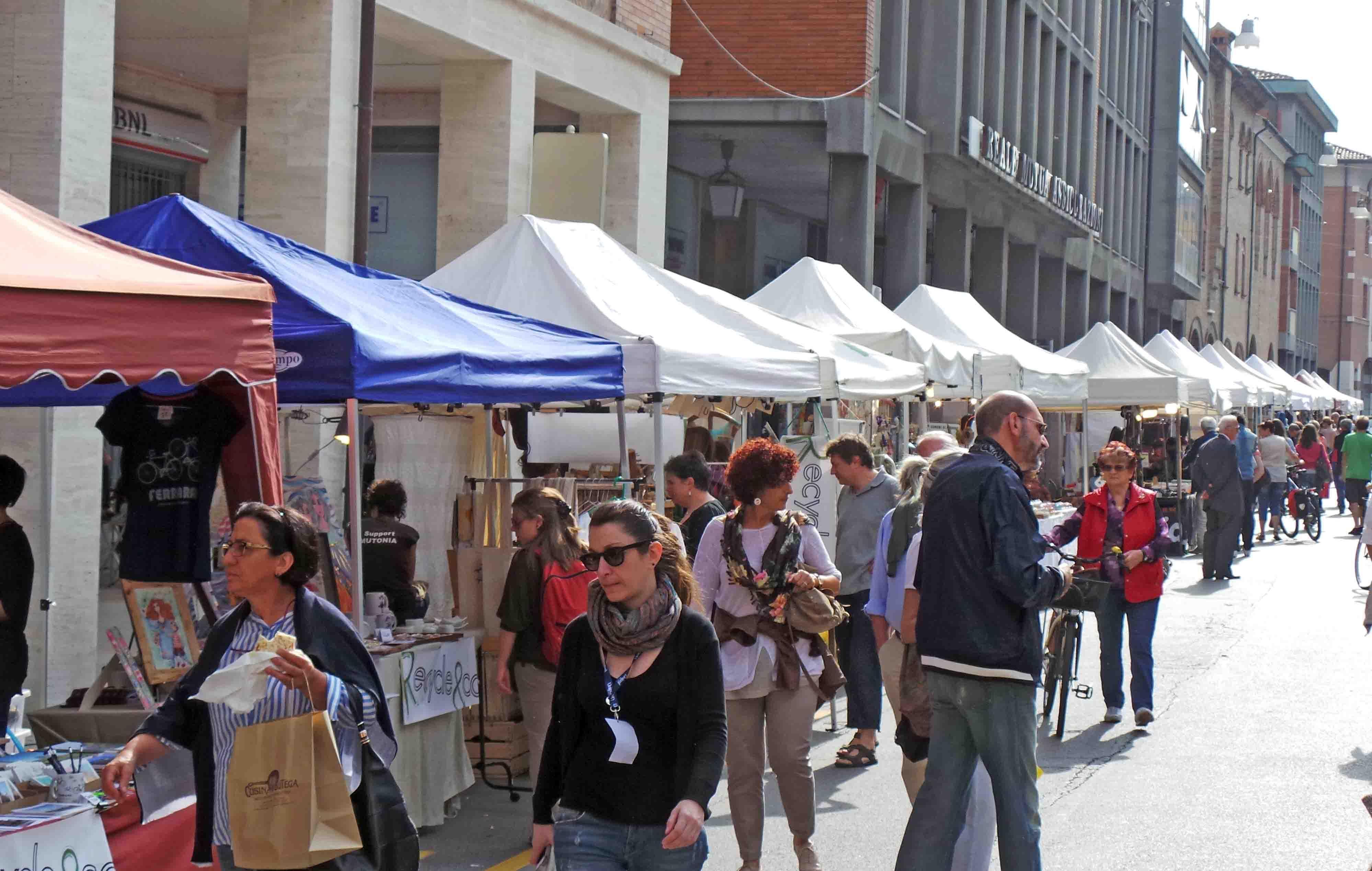 Da oggi il mercatino in corso Porta Reno a Ferrara