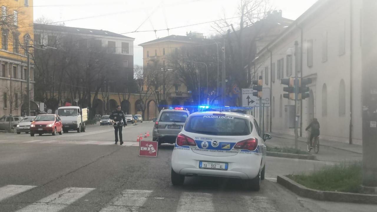 Modena, 73enne investita da un Suv in viale Monte Kosica