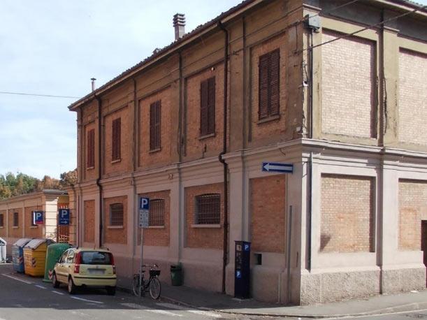 Ruba l'auto al coinquilino: ubriaco, si schianta durante inseguimento