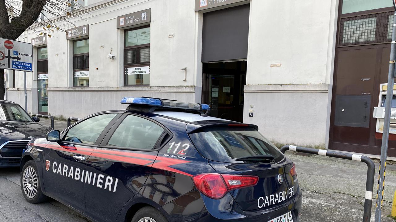 Molesta cinquantenne danneggiandole l’auto e ricoprendola di letame