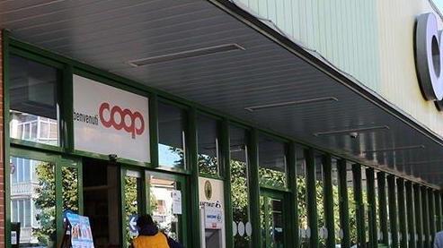 L'esterno del supermercato Coop di via Susini a Empoli