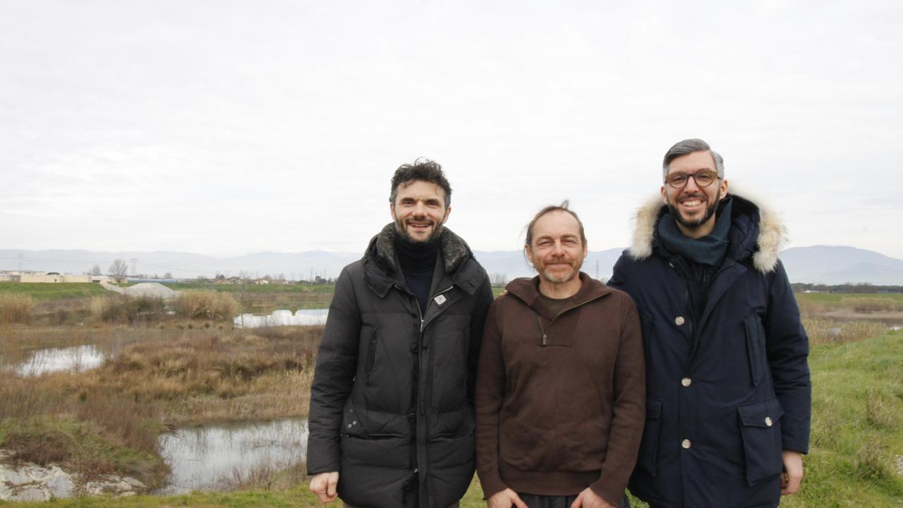 Il sindaco di Prato Matteo Biffoni, il biologo Carlo Scoccianti, il sindaco di Poggio a Caiano Francesco Puggelli