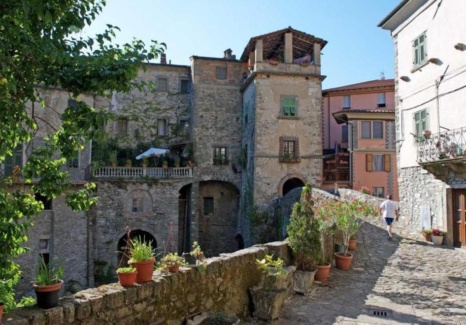 «Visitiamo i musei e andiamo nei locali La Lunigiana non deve fermarsi» 