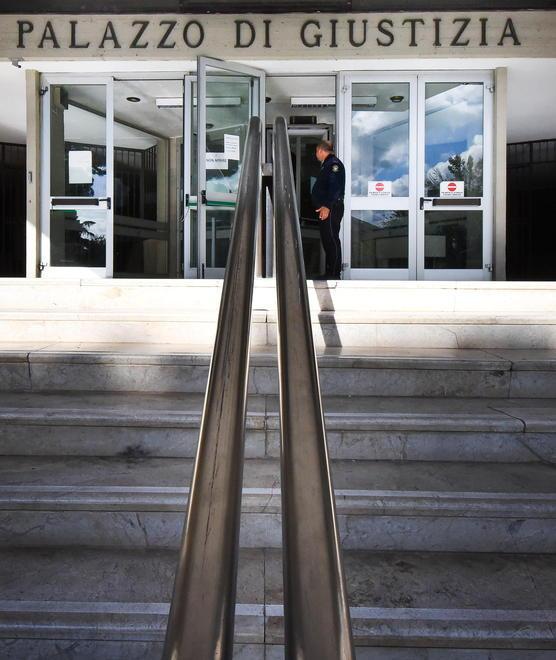 «Spacciava cocaina in cambio di sesso» 