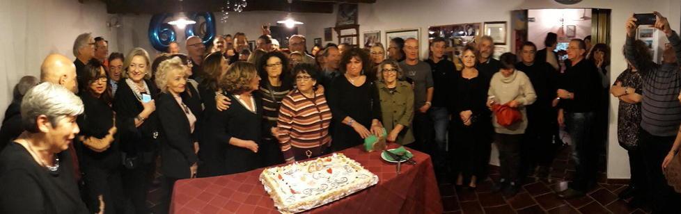 Si ritrovano tutti per festeggiare sessant’anni di età