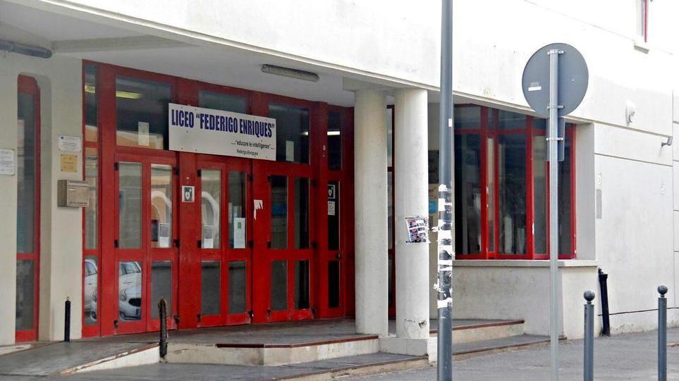 Liceo Enriques: «Vogliamo sicurezza un unico plesso e no a soluzioni tampone»
