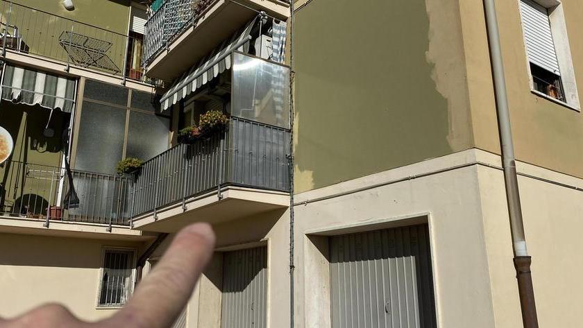 Raid in condominio rubati gioielli e soldi «Colpo tremendo»