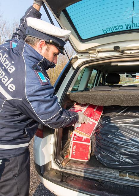 Furbetti dei rifiuti Tre persone beccate