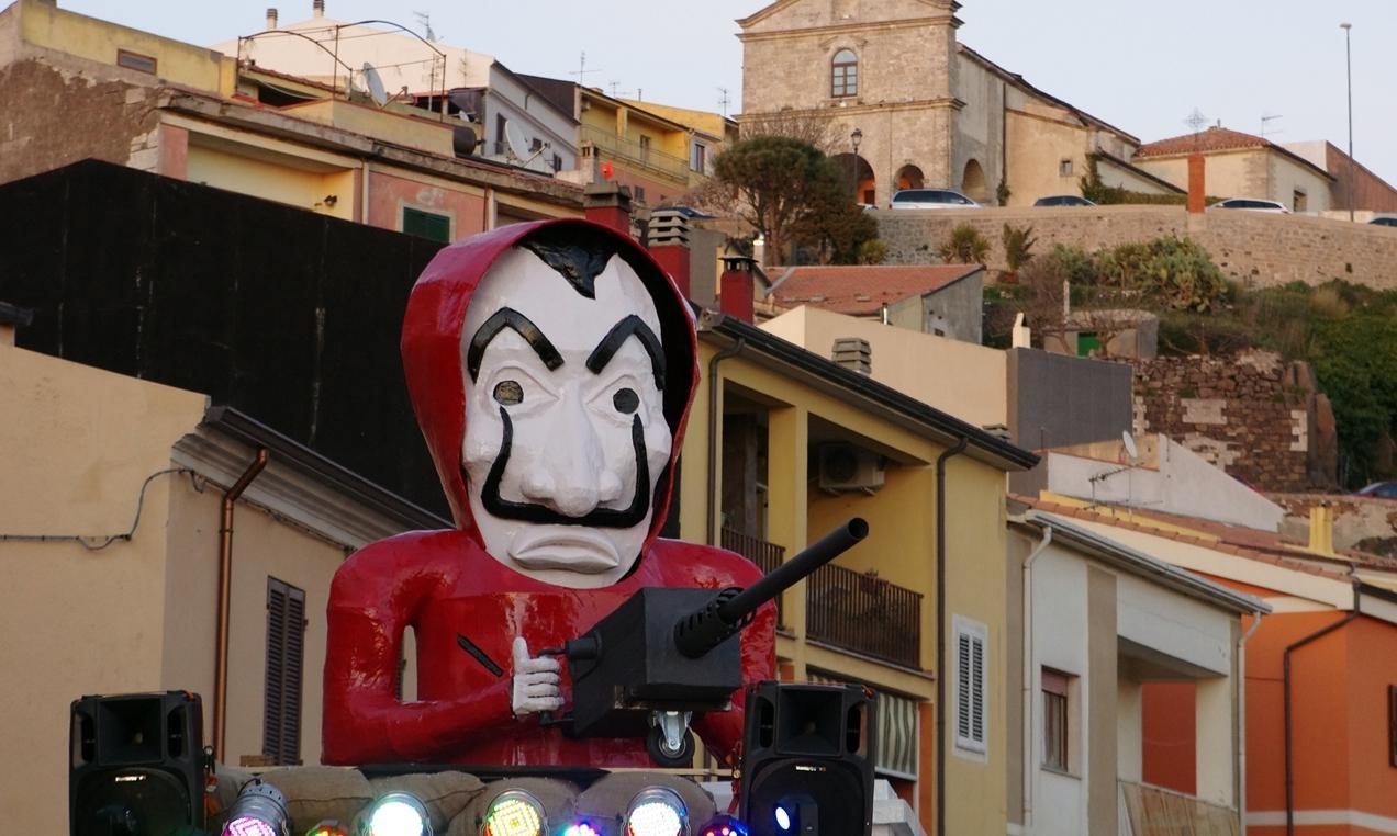 Il Carnevale osilese sfila sui carri