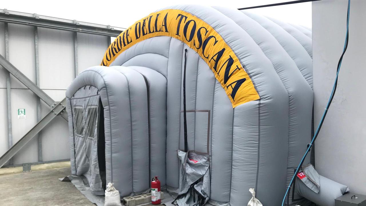 La tenda davanti al pronto soccorso è ancora chiusa (foto Batavia)