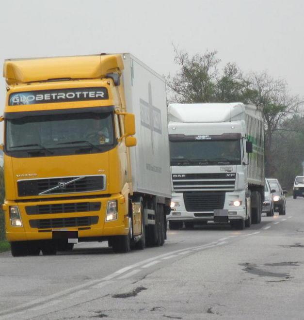 Mezzi pesanti sulla Bientinese che collega la Valdera con Altopascio